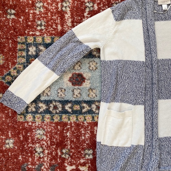 LOFT Cardigan - Picture 3 of 7